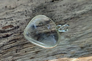 Quartz Crystal Heart Shape Pendant for Reiki Healing and Crystal Healing,Traditional Astrological Pendant for Reiki and Chakra Healing